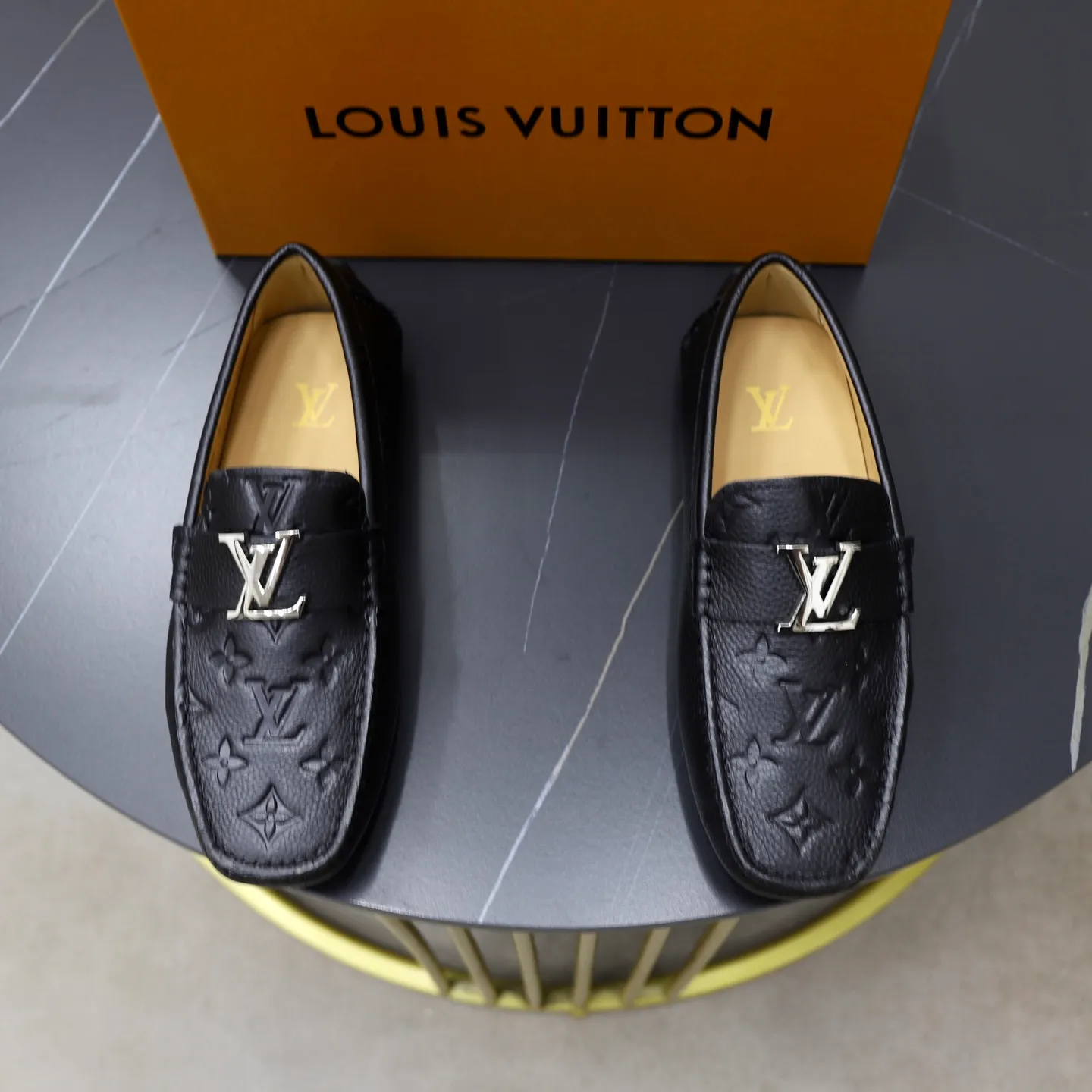 Ex-factory price: 480💰【LV】Louis Vuitton ⚠️High-end men’s driving and pedal series ⚠️38-44 (customized for 45) ⚠️All original cowhide leather! Thick and soft! Made entirely of calfskin lining! Rubber sheet anti-slip beanie sole! Three-dimensional package technology! Fashionable and classic! Handicrafts! Original high quality! Feel free to compare!